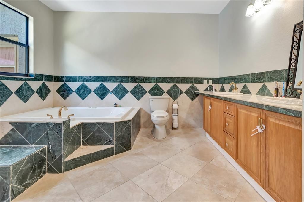 For Sale: $765,000 (5 beds, 4 baths, 4431 Square Feet)