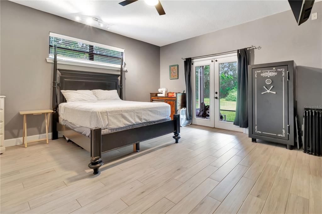 For Sale: $765,000 (5 beds, 4 baths, 4431 Square Feet)