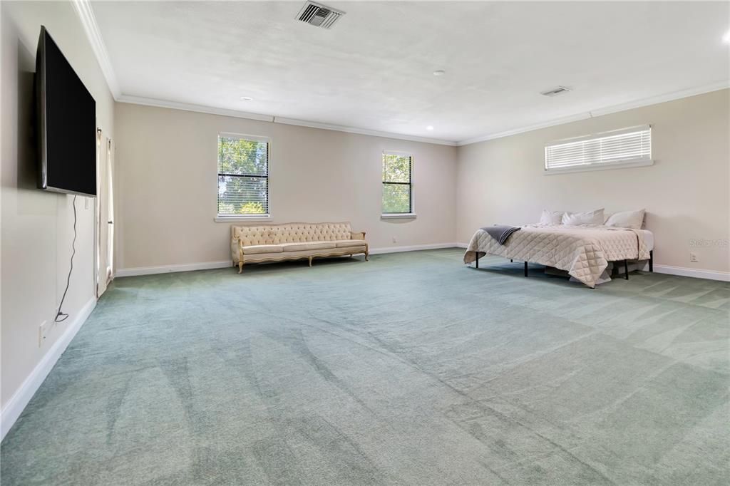 For Sale: $765,000 (5 beds, 4 baths, 4431 Square Feet)