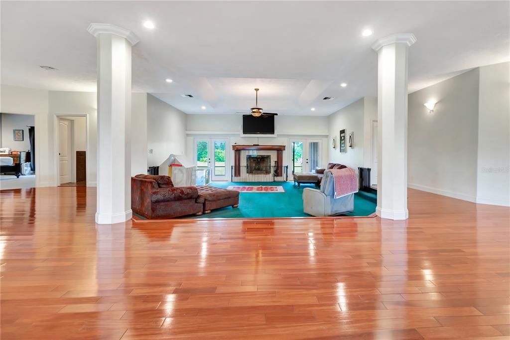 For Sale: $765,000 (5 beds, 4 baths, 4431 Square Feet)