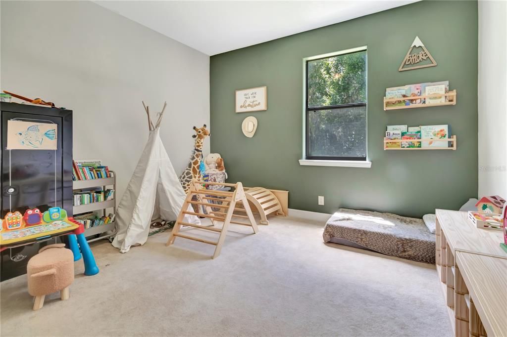 For Sale: $765,000 (5 beds, 4 baths, 4431 Square Feet)