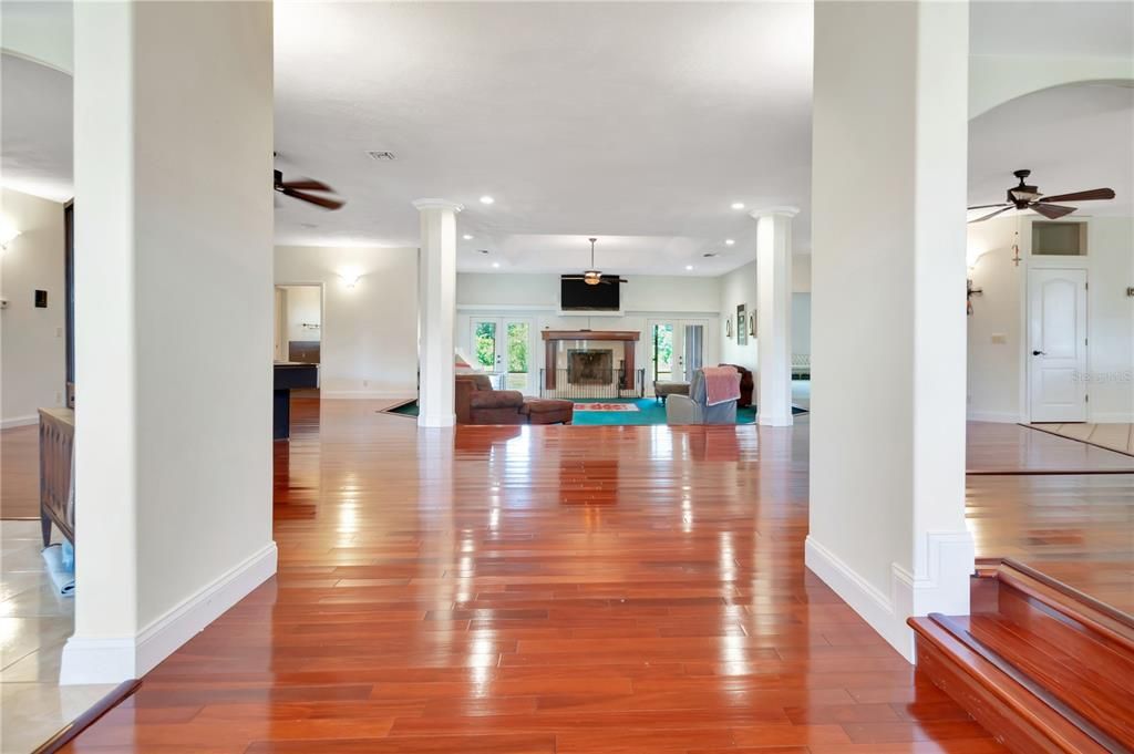 For Sale: $765,000 (5 beds, 4 baths, 4431 Square Feet)