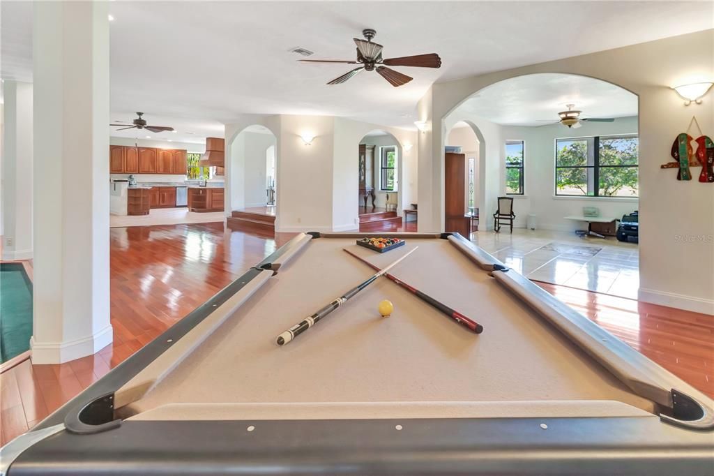 For Sale: $765,000 (5 beds, 4 baths, 4431 Square Feet)