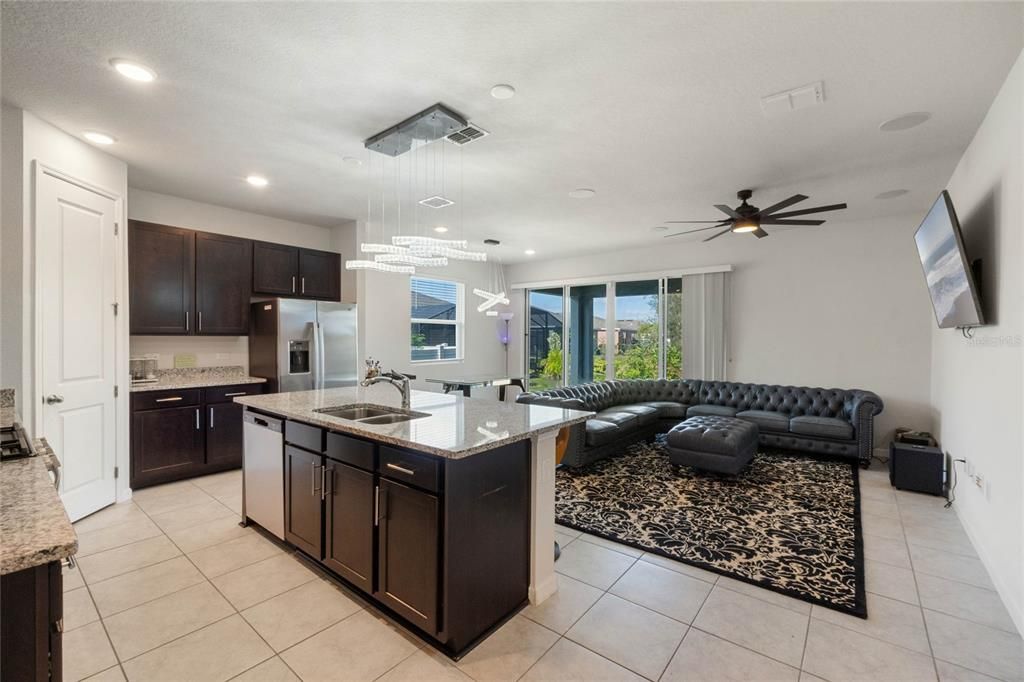 Active With Contract: $279,900 (3 beds, 2 baths, 1437 Square Feet)