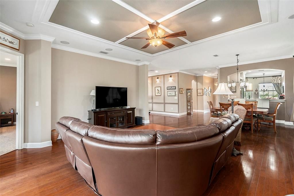 Active With Contract: $320,000 (2 beds, 2 baths, 1852 Square Feet)