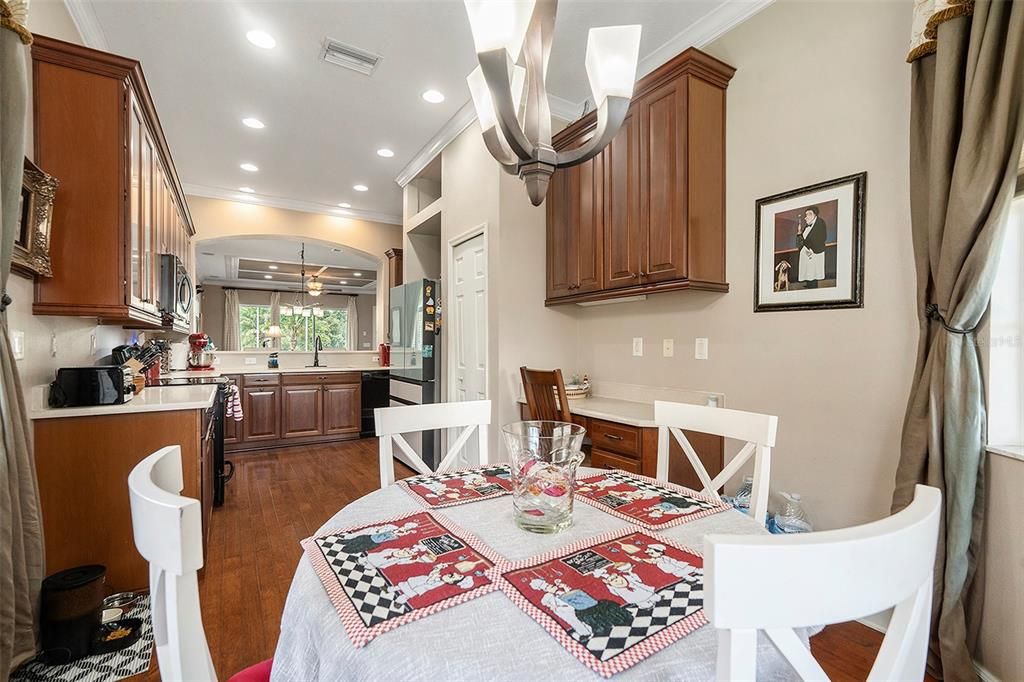 Active With Contract: $320,000 (2 beds, 2 baths, 1852 Square Feet)