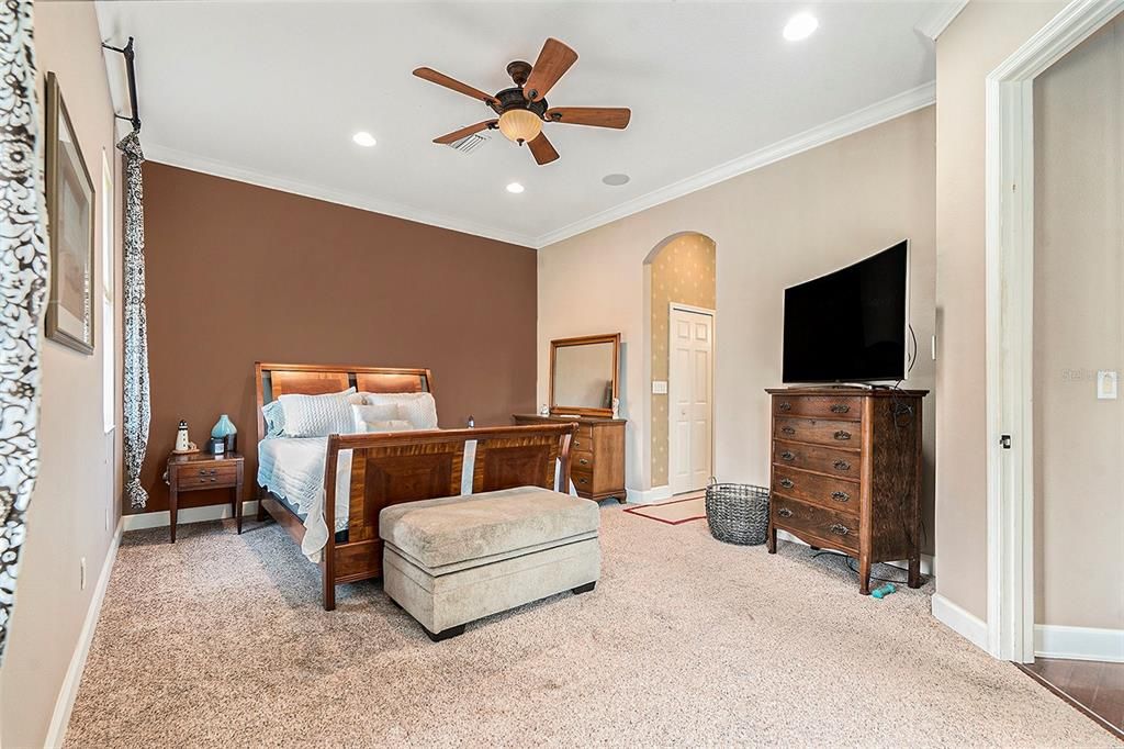 Active With Contract: $320,000 (2 beds, 2 baths, 1852 Square Feet)