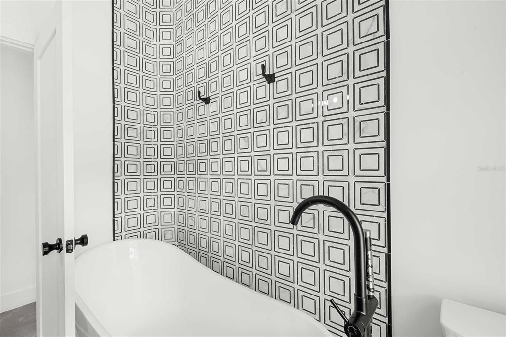 Active With Contract: $968,000 (3 beds, 3 baths, 2918 Square Feet)