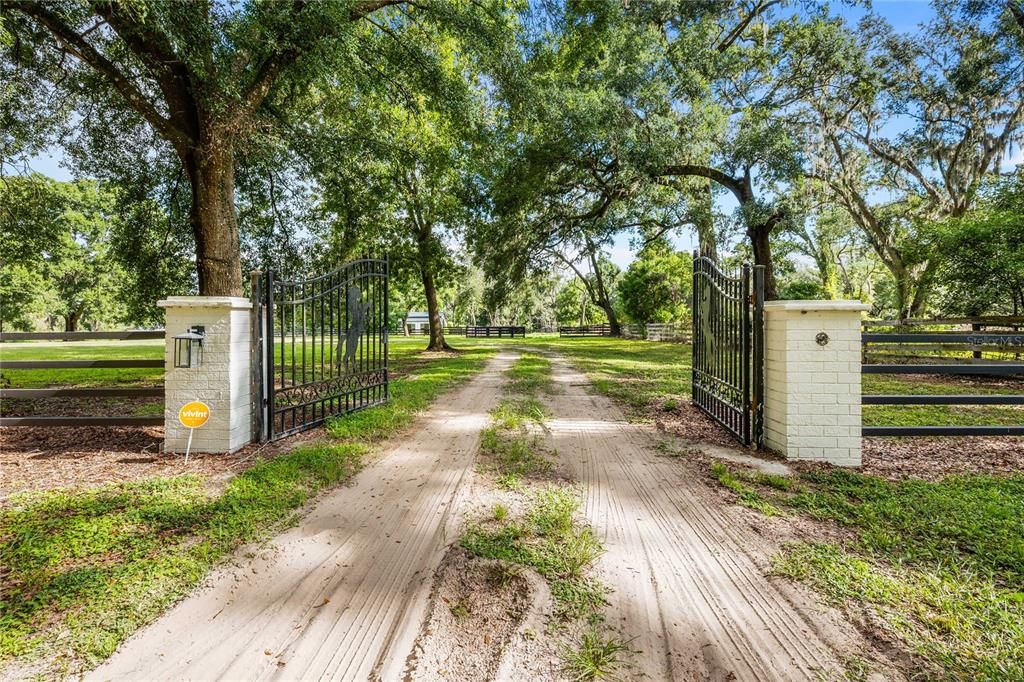 Active With Contract: $968,000 (3 beds, 3 baths, 2918 Square Feet)