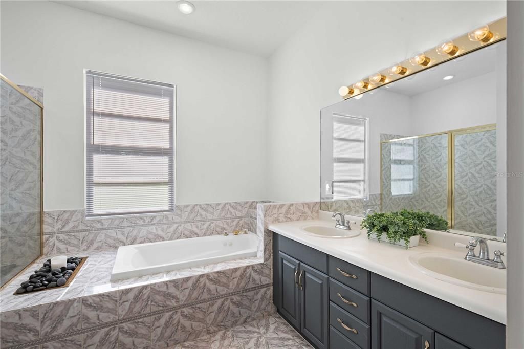 Active With Contract: $968,000 (3 beds, 3 baths, 2918 Square Feet)