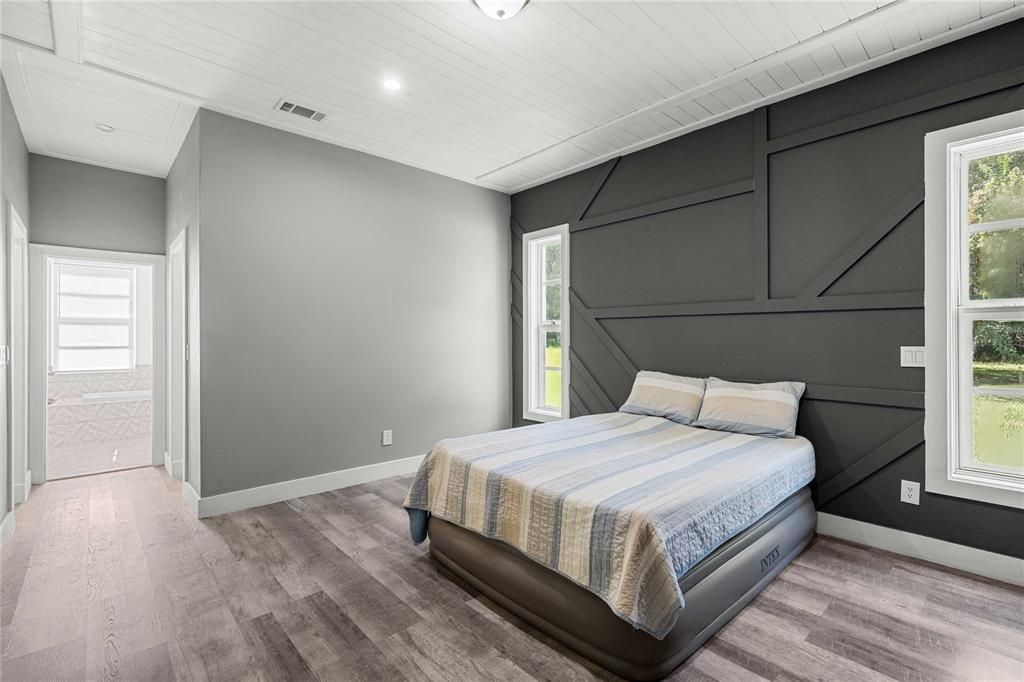 Active With Contract: $968,000 (3 beds, 3 baths, 2918 Square Feet)