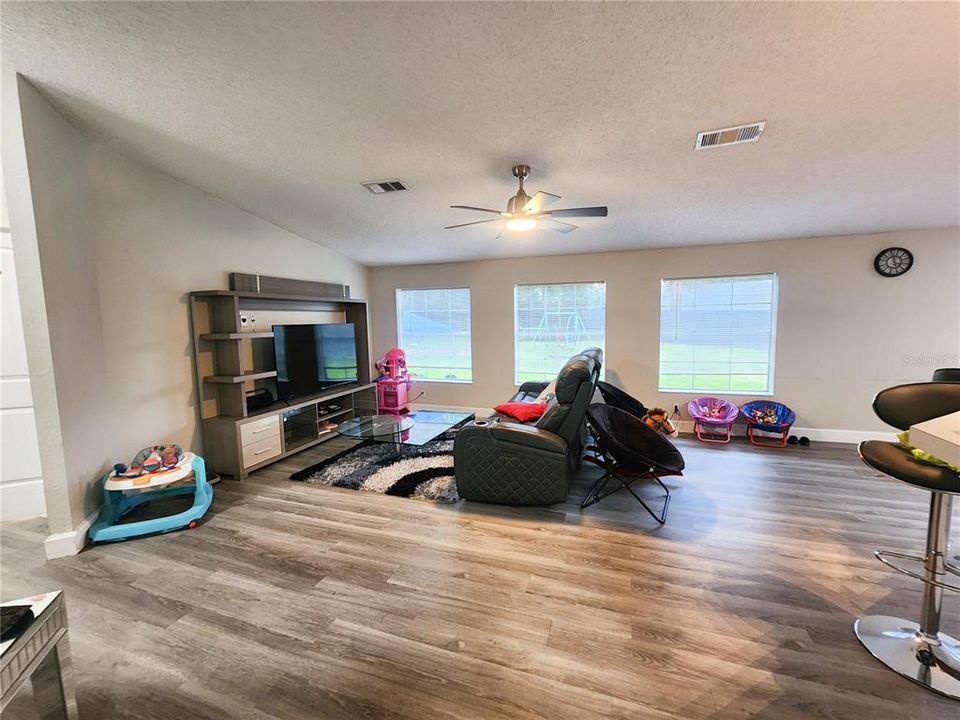 For Sale: $925,000 (4 beds, 3 baths, 1704 Square Feet)