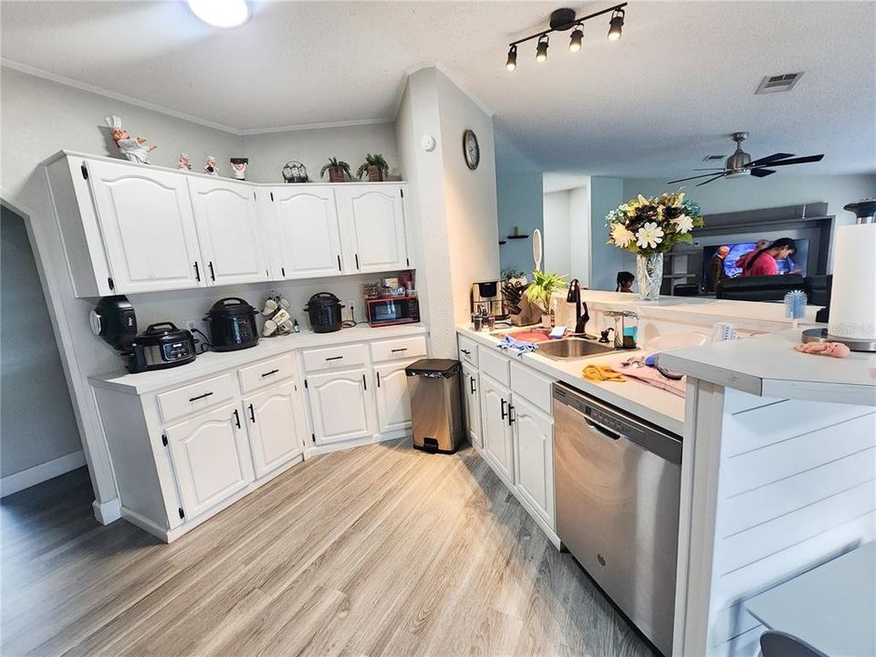 For Sale: $925,000 (4 beds, 3 baths, 1704 Square Feet)