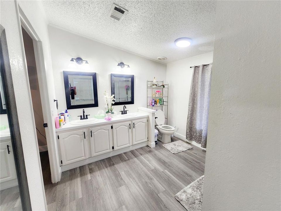 For Sale: $925,000 (4 beds, 3 baths, 1704 Square Feet)