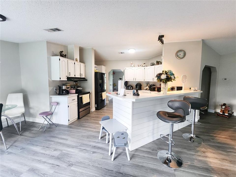 For Sale: $925,000 (4 beds, 3 baths, 1704 Square Feet)