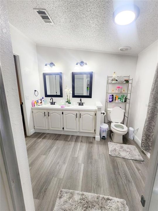 For Sale: $925,000 (4 beds, 3 baths, 1704 Square Feet)