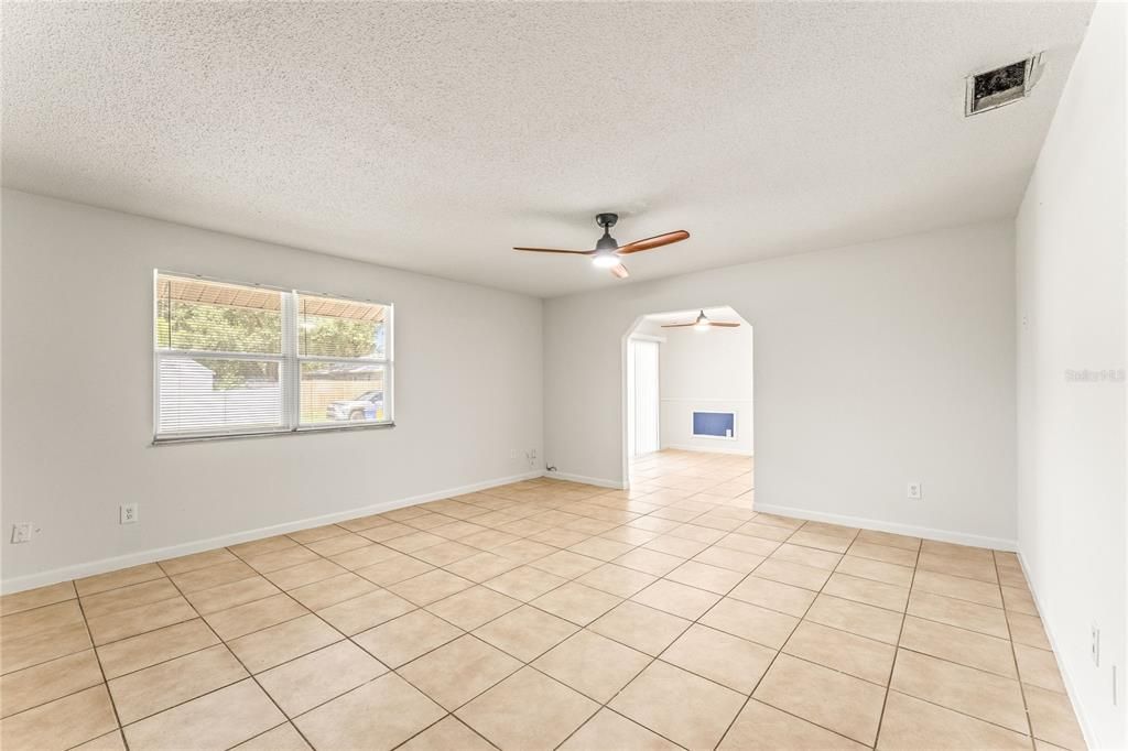 出租: $1,650 (2 贝兹, 1 浴室, 1184 平方英尺)