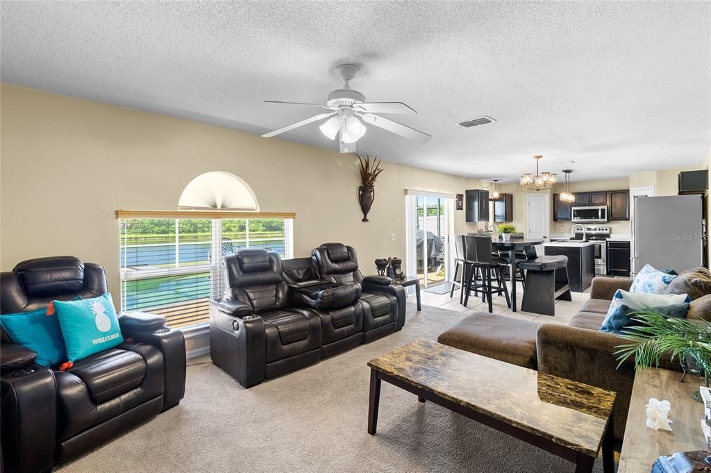 待售: $420,000 (4 贝兹, 2 浴室, 2825 平方英尺)