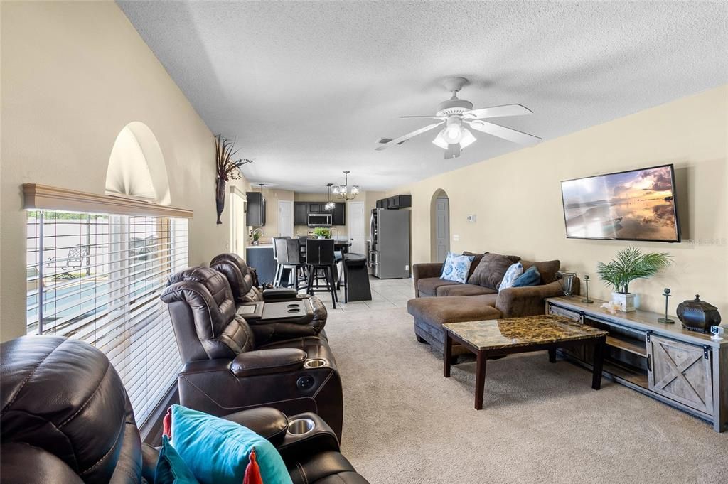 待售: $420,000 (4 贝兹, 2 浴室, 2825 平方英尺)