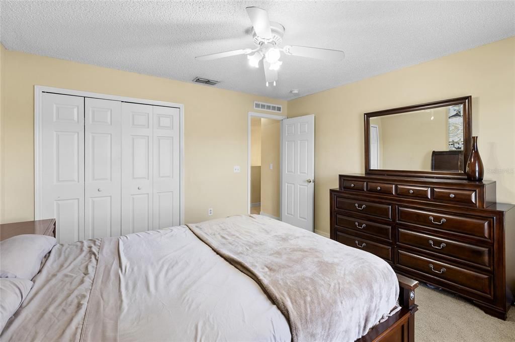 待售: $420,000 (4 贝兹, 2 浴室, 2825 平方英尺)