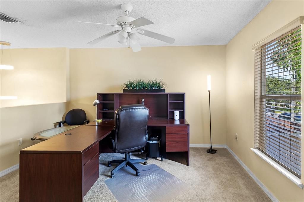 待售: $420,000 (4 贝兹, 2 浴室, 2825 平方英尺)