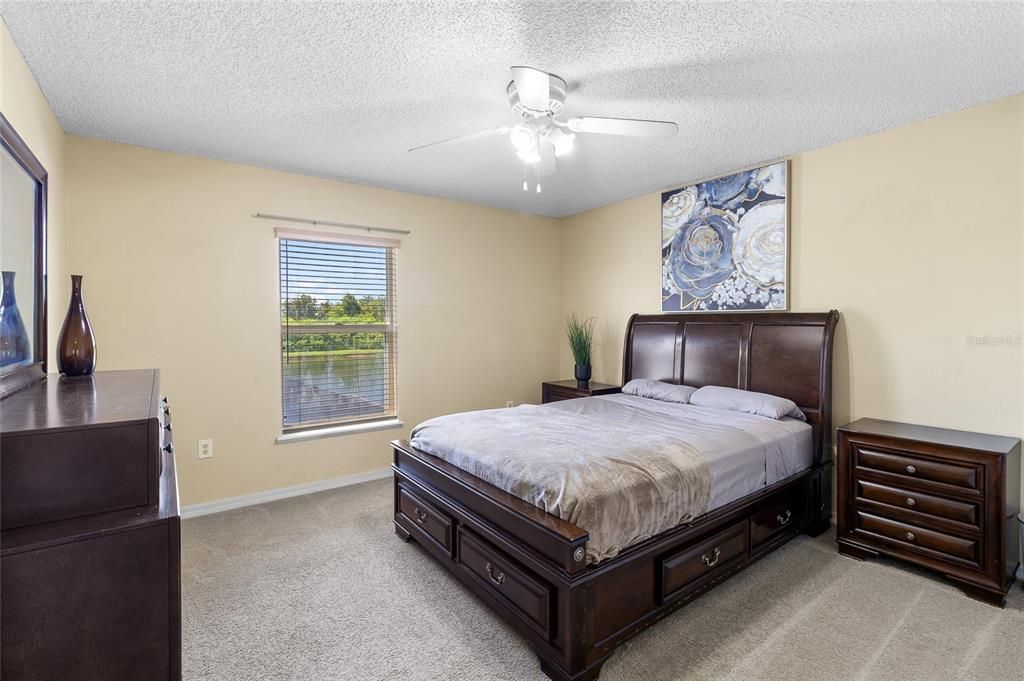 待售: $420,000 (4 贝兹, 2 浴室, 2825 平方英尺)