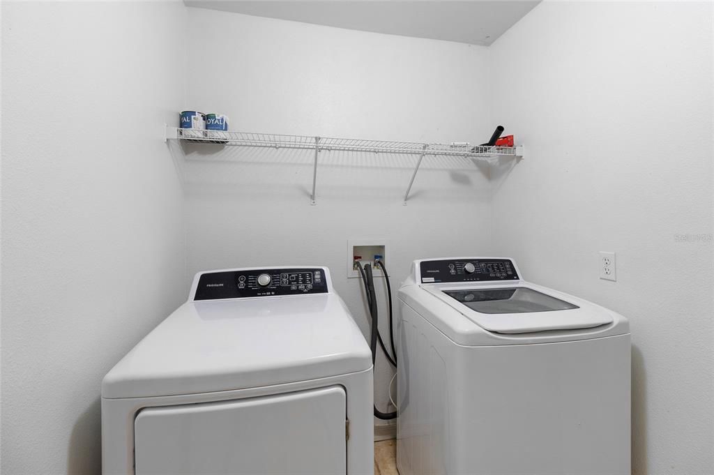 待售: $420,000 (4 贝兹, 2 浴室, 2825 平方英尺)