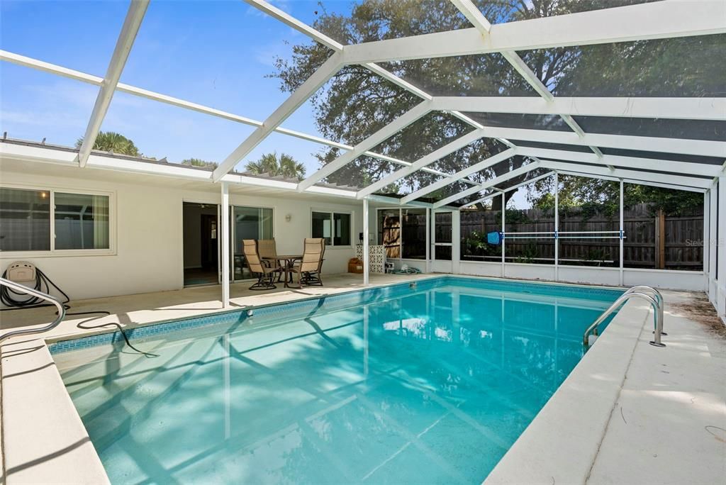 Active With Contract: $225,000 (2 beds, 2 baths, 1255 Square Feet)