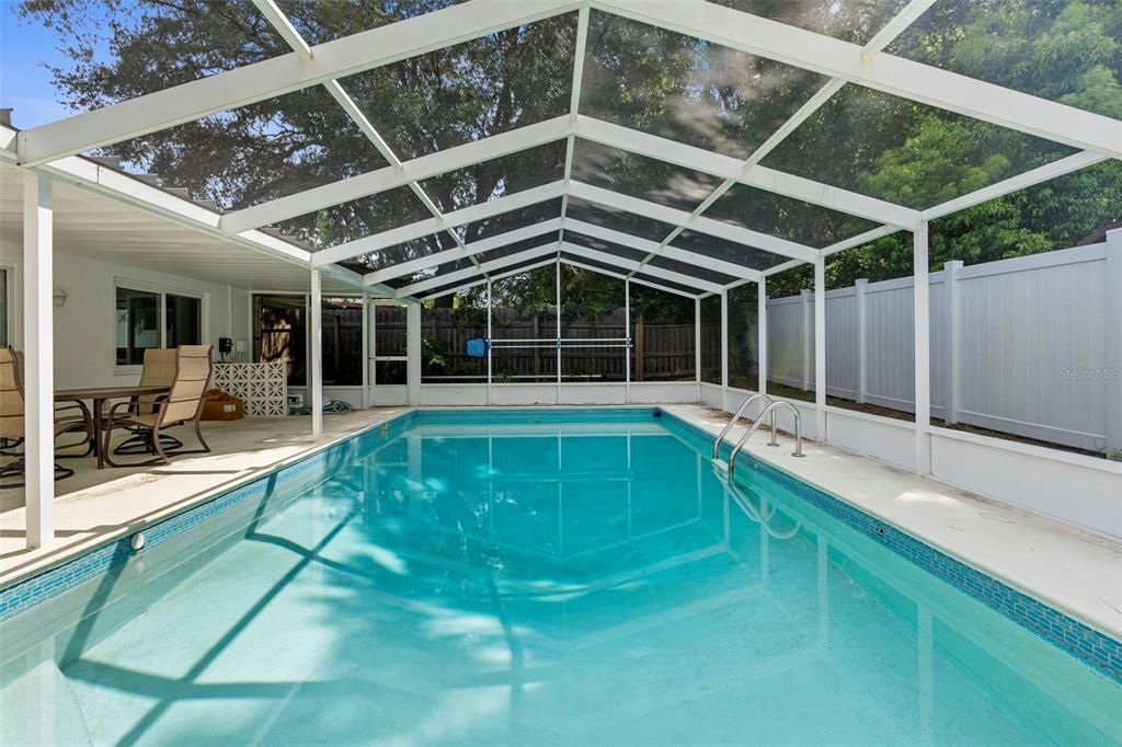 Active With Contract: $225,000 (2 beds, 2 baths, 1255 Square Feet)