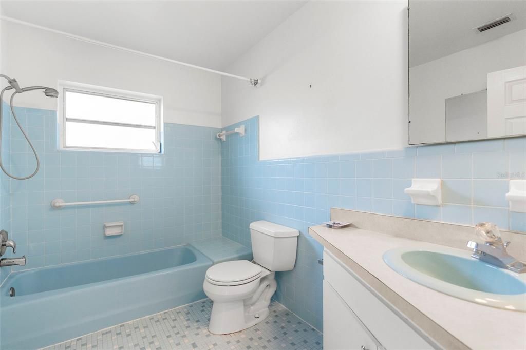 Active With Contract: $225,000 (2 beds, 2 baths, 1255 Square Feet)