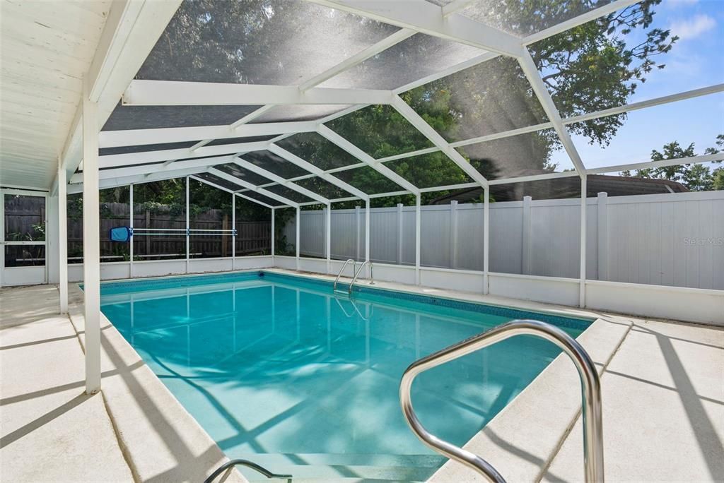 Active With Contract: $225,000 (2 beds, 2 baths, 1255 Square Feet)