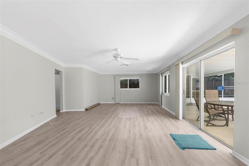 Active With Contract: $225,000 (2 beds, 2 baths, 1255 Square Feet)