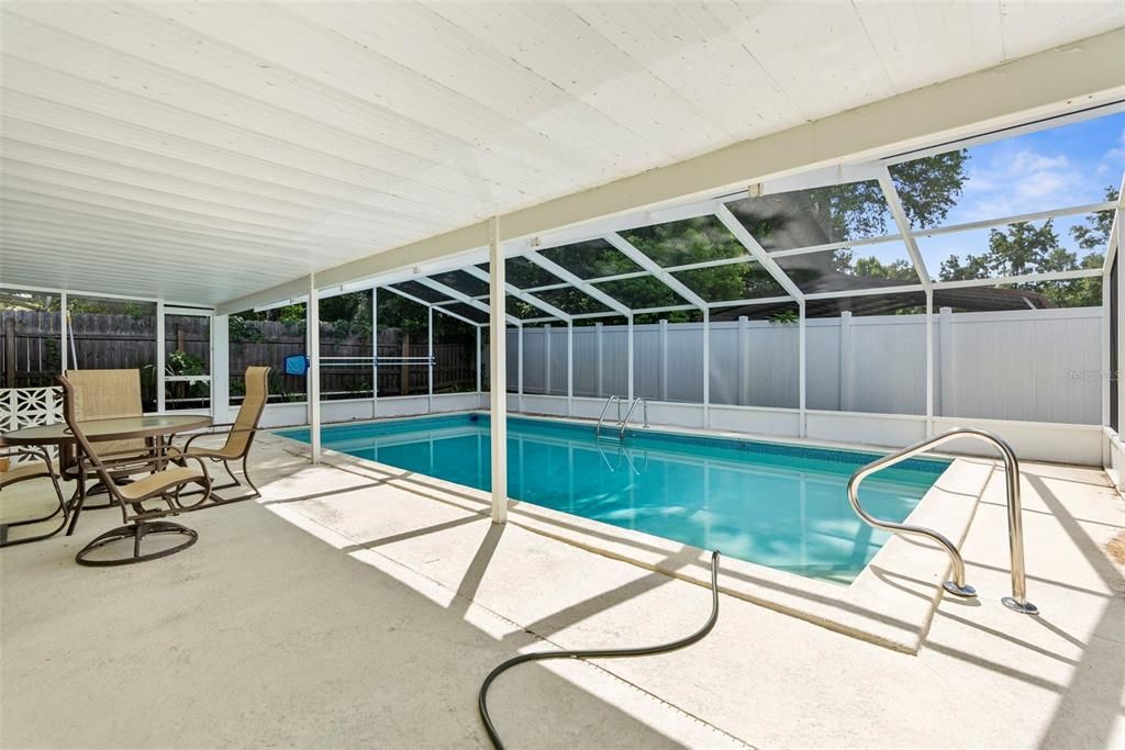 Active With Contract: $225,000 (2 beds, 2 baths, 1255 Square Feet)