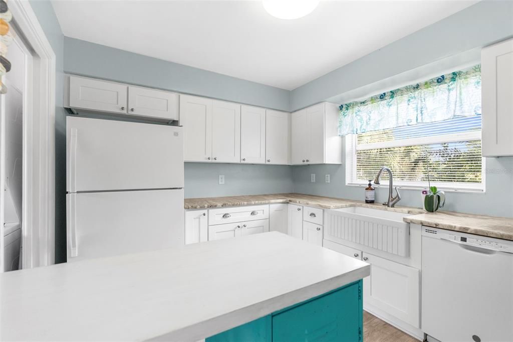 Active With Contract: $225,000 (2 beds, 2 baths, 1255 Square Feet)