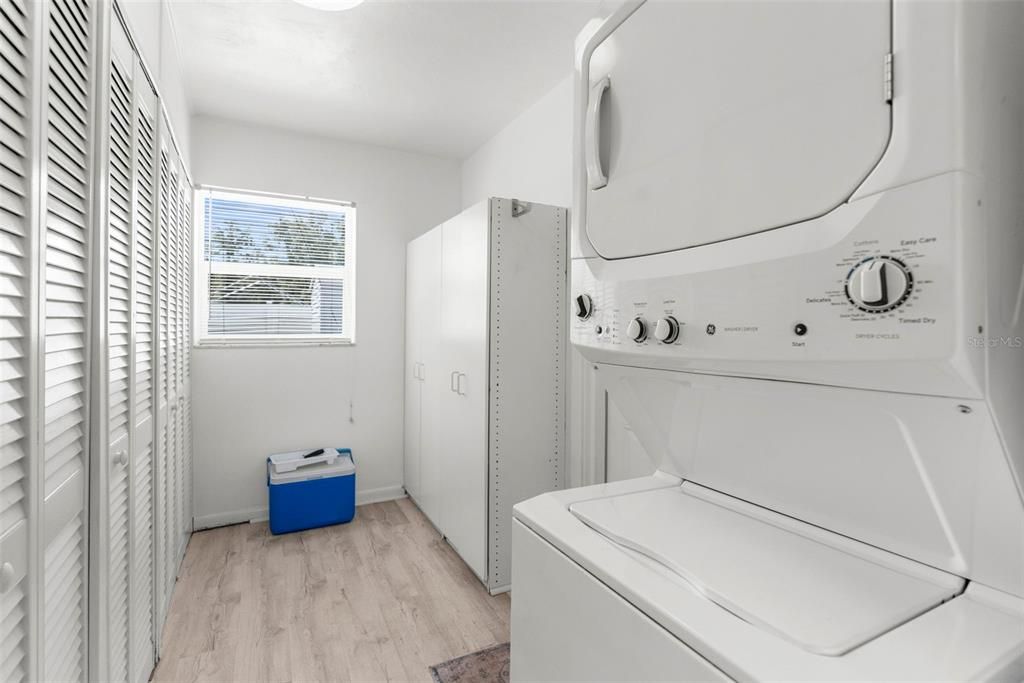 Active With Contract: $225,000 (2 beds, 2 baths, 1255 Square Feet)