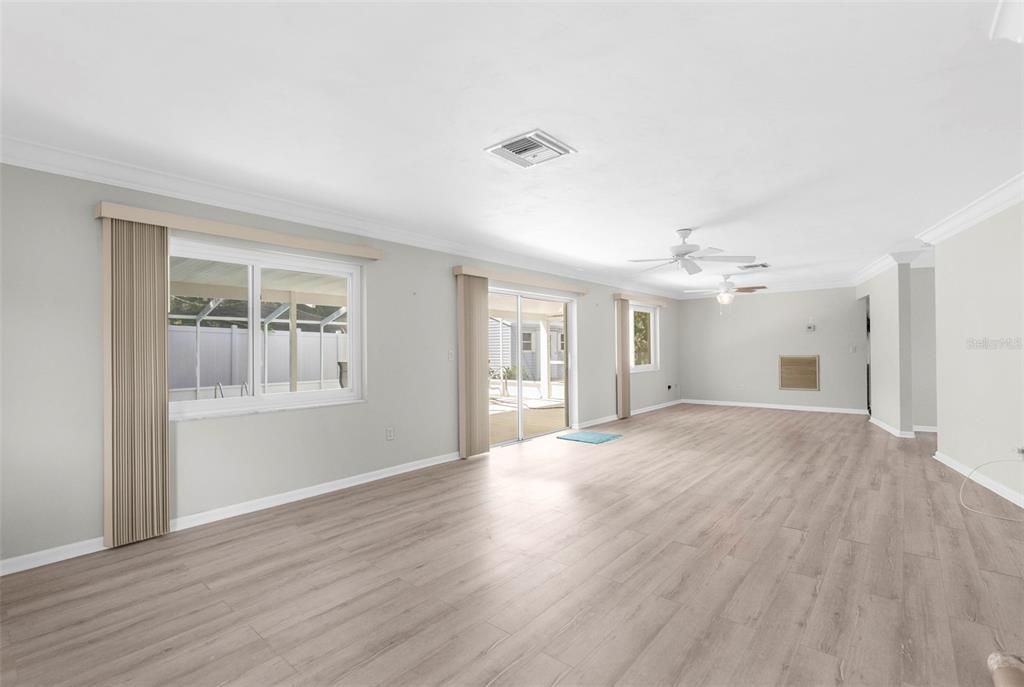 Active With Contract: $225,000 (2 beds, 2 baths, 1255 Square Feet)