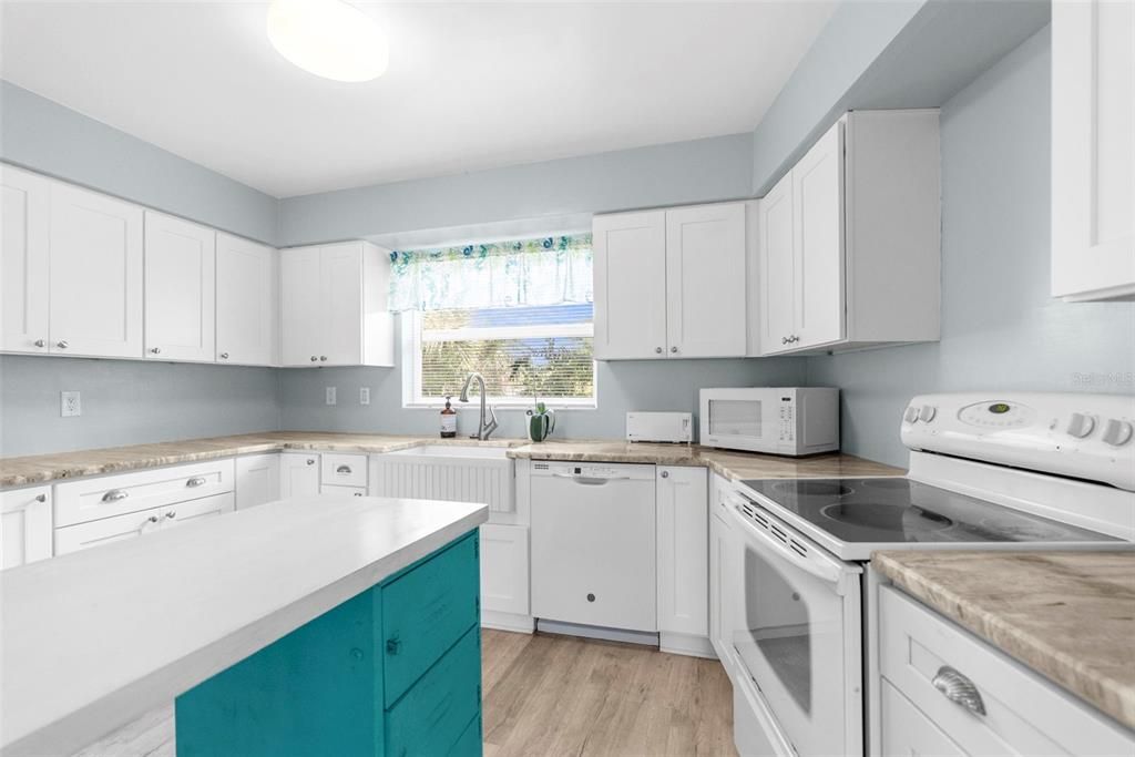 Active With Contract: $225,000 (2 beds, 2 baths, 1255 Square Feet)