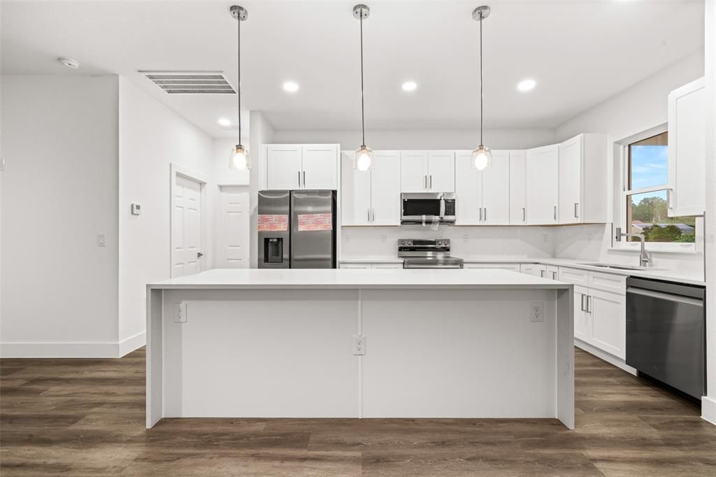 For Sale: $350,000 (3 beds, 3 baths, 1687 Square Feet)