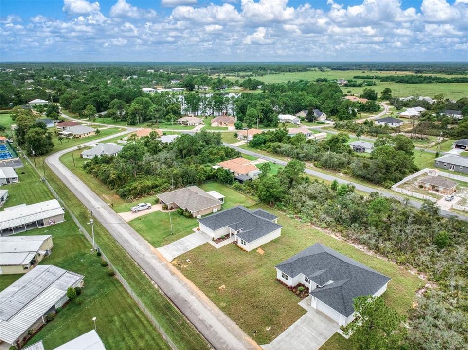 For Sale: $350,000 (3 beds, 3 baths, 1687 Square Feet)