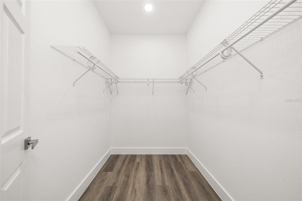 For Sale: $350,000 (3 beds, 3 baths, 1687 Square Feet)