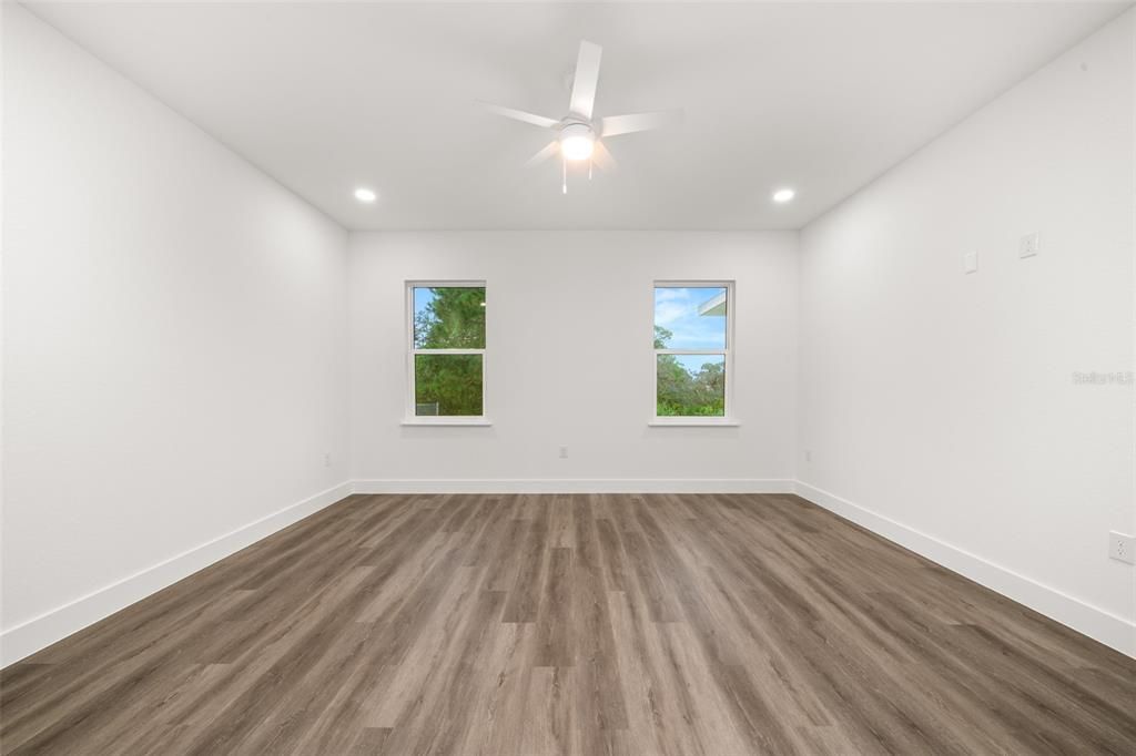 For Sale: $350,000 (3 beds, 3 baths, 1687 Square Feet)