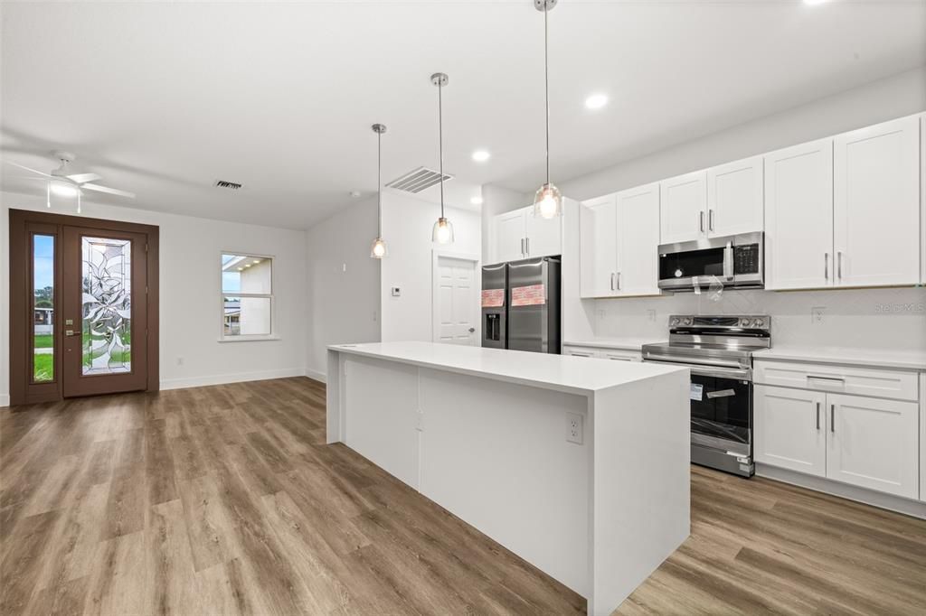 For Sale: $350,000 (3 beds, 3 baths, 1687 Square Feet)