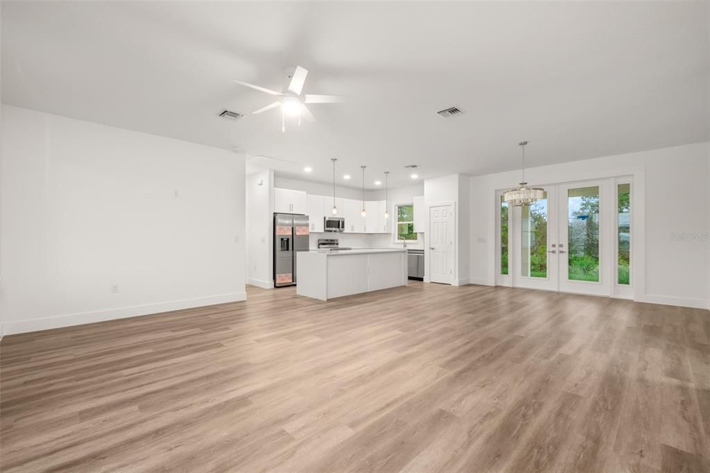 For Sale: $350,000 (3 beds, 3 baths, 1687 Square Feet)