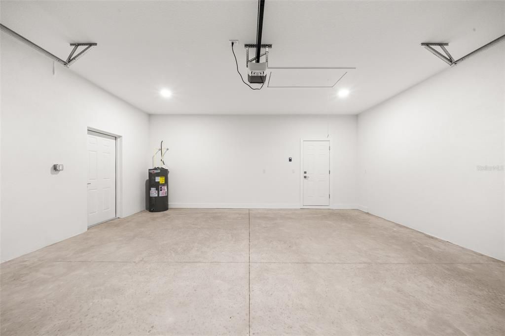 For Sale: $350,000 (3 beds, 3 baths, 1687 Square Feet)