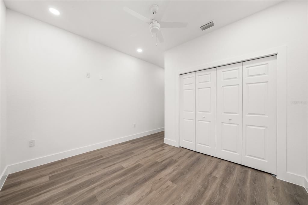 For Sale: $350,000 (3 beds, 3 baths, 1687 Square Feet)