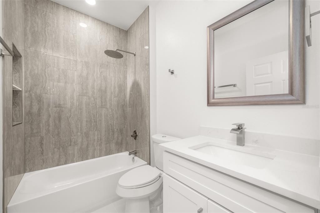 For Sale: $350,000 (3 beds, 3 baths, 1687 Square Feet)