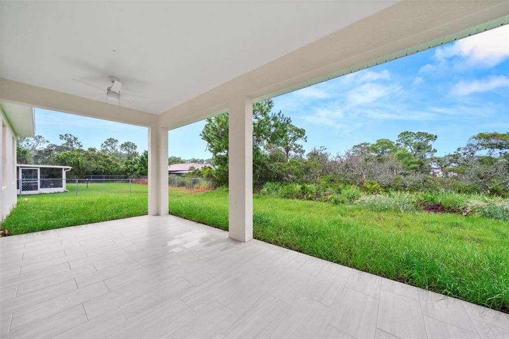 For Sale: $350,000 (3 beds, 3 baths, 1687 Square Feet)