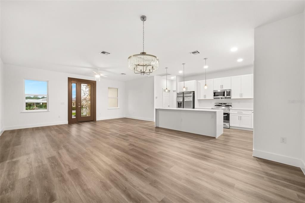 For Sale: $350,000 (3 beds, 3 baths, 1687 Square Feet)