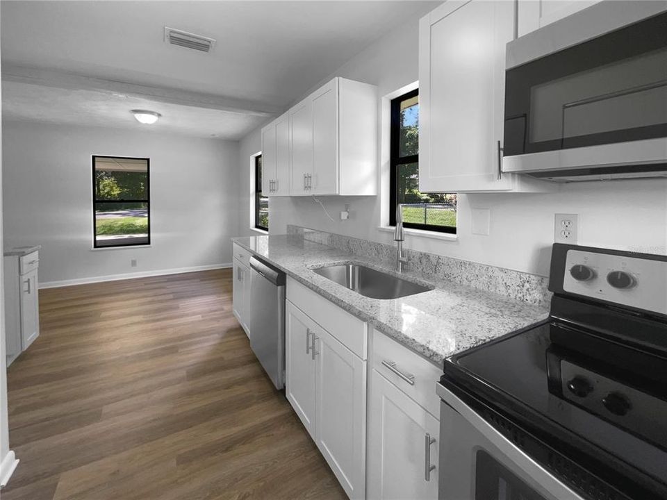 Active With Contract: $200,000 (3 beds, 2 baths, 1078 Square Feet)