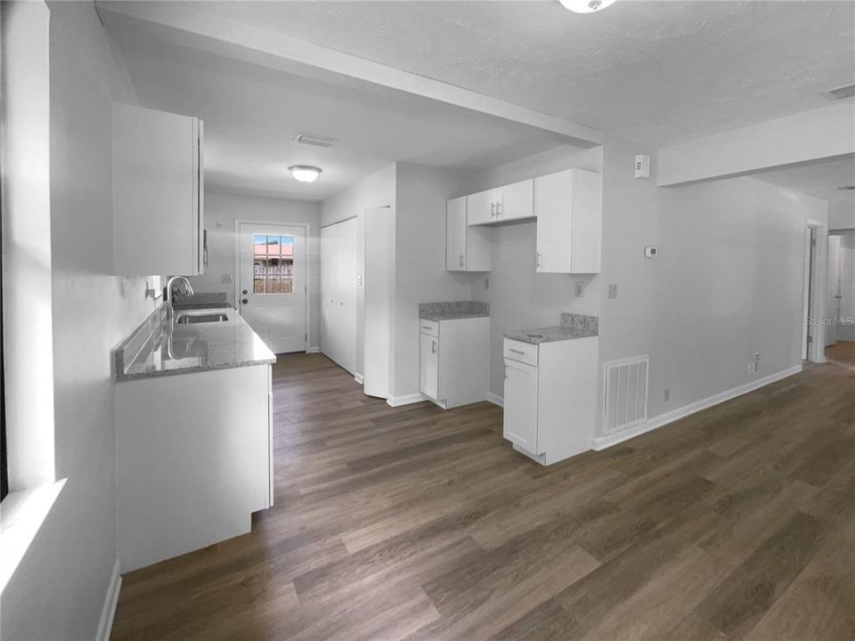 Active With Contract: $200,000 (3 beds, 2 baths, 1078 Square Feet)